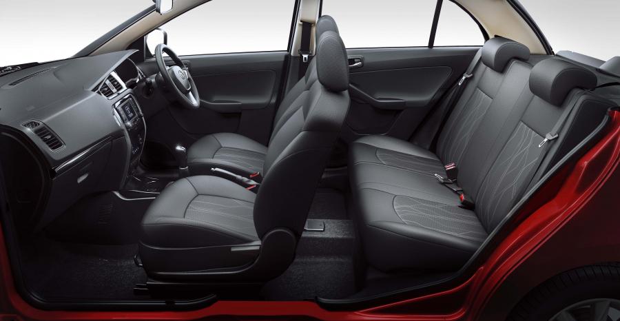 Интерьер Tata Bolt 2014 года  (фото 4 из 14)